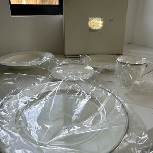 Mikasa place setting-8 sets NIB